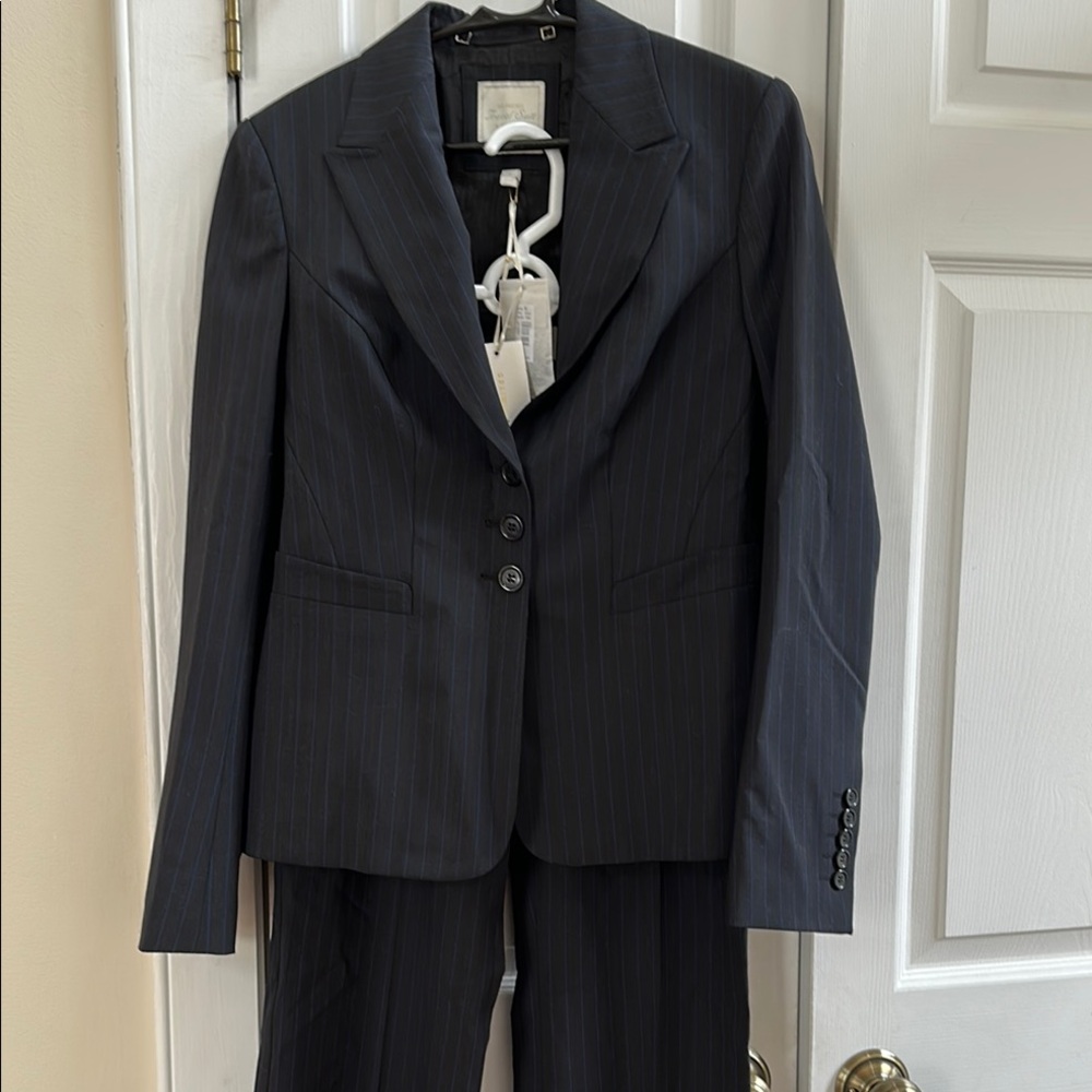 The Limited Travel Suit navy pinstripe women’s suit NWT size 6 Drew Fit Pants